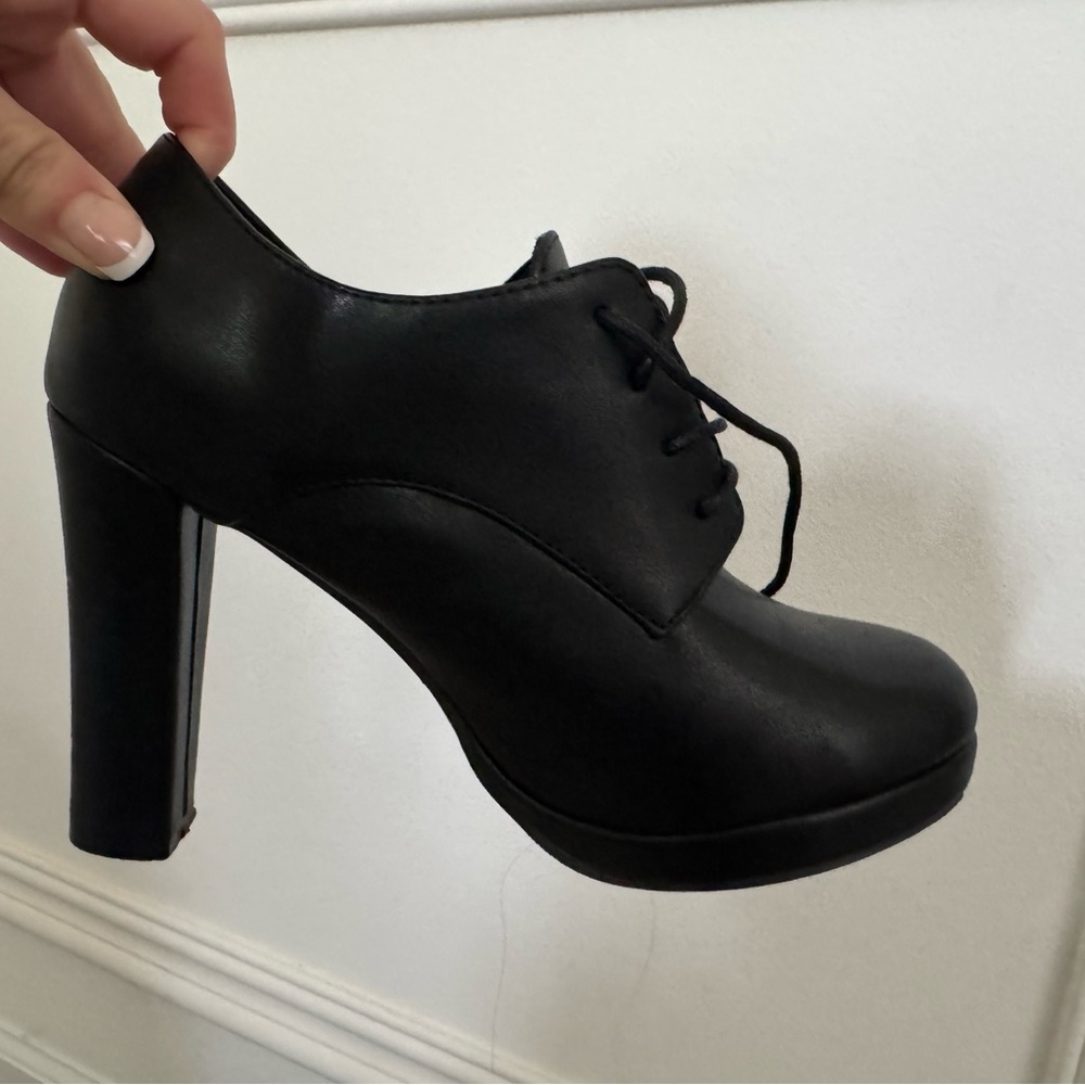 Elegant Black Women's Heeled Oxford shoes